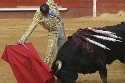 Serafín Marín, en su faena al tercer toro.