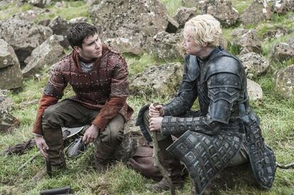 Gendry (Joe Dempsie), amb Brienne de Tarth (Gwendoline Christie).