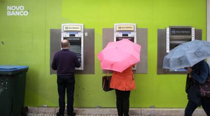 Cajeros del Novo Banco, en el centro de Lisboa.