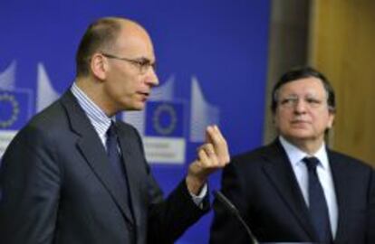 El primer ministro italiano , Enrico Letta, junto al presidente de la Comisi&oacute;n Europea, Jose Manuel Barroso, el 2 de mayo de 2013.