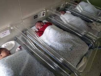 Niños recién nacidos en la maternidad del hospital Clínico de Barcelona.