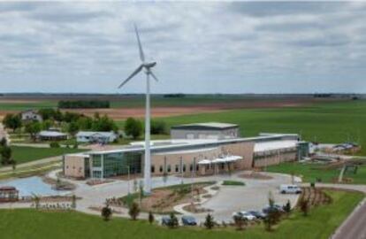 El Hospital de Greensburg, con un molino de viento.