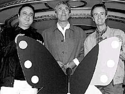 Los actores Carlos Hipólito (derecha) y Paco Valladares (centro), con el director Salvador Collado.