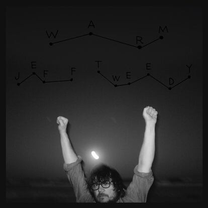 Jeff Tweedy, líder de Wilco, rompe su silencio por partida doble: un libro de memorias, 'Let’s Go (So We Can Get Back)', y un nuevo disco en solitario, 'Warm', donde le respalda a la batería su hijo Spencer y Glenn Kotche, un disco que pone fondo musical a lo leído y anuncia una nueva etapa.