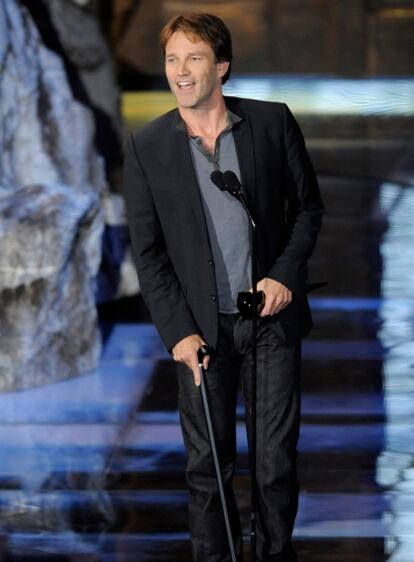 Stephen Moyer, de la serie <i>True Blood</i>, tuvo que recoger con una muleta su premio al mejor actor de terror. Según <i>People</i>, la pareja de la actriz Anna Paquin llegó a la entrega de los Screen Awards ayudado de un bastón tras haberse lesionado el menisco mientras jugaba con sus dos hijos.