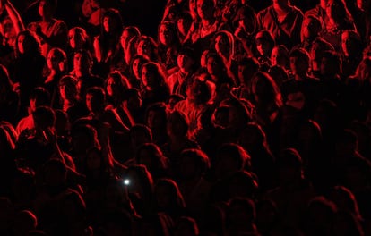 El público sigue uno de los conciertos del Festival Internacional de la Canción de Viña del Mar, Chile, el evento musical más importante de América del Sur.