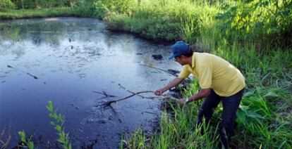 Uno de los pozos contaminados en la Amazonia ecuatoriana.