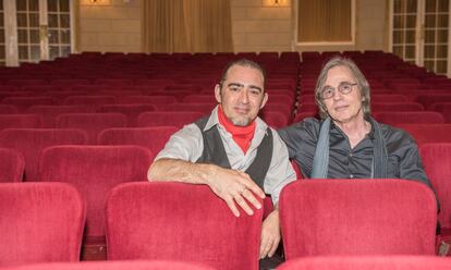 Raúl Rodríguez y Jackson Browne en las butacas del teatro The Town Hall de Nueva York.