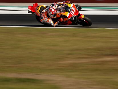 El piloto de MotoGP, Marc Márquez, ayer durante los entrenamientos libres en el circuito Ricardo Tormo de Cheste (Valencia).