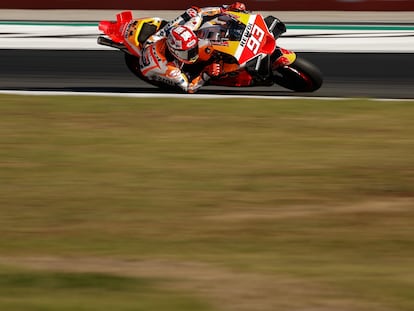 El piloto de MotoGP, Marc Márquez, ayer durante los entrenamientos libres en el circuito Ricardo Tormo de Cheste (Valencia).