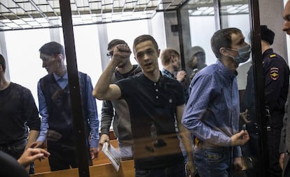 Miembros de la supuesta organización La Red en el tribunal de Penza, este lunes.