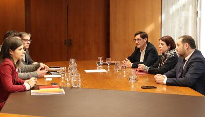 Una de las reuniones de los negociadores del PSOE y ERC de la investidura de Pedro Sánchez.