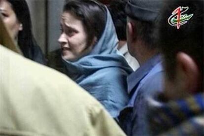 Clementina Cantoni, sale del Ministerio de Interior afgano, tras su liberación ayer en Kabul.