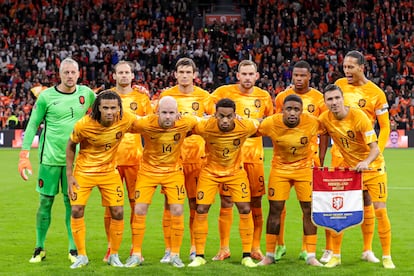 El equipo de Países Bajos posa antes de un partido.