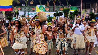 Un grupo de indígenas en una presentación durante la ceremonia de conmemoración y reconocimiento, el 23 de abril en La Chorrera (Amazonas).