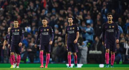 Suárez, Neymar, Busquets y Gomes, tras el gol de De Bruyne.