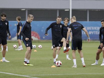 Os croatas participam do último treino para enfrentar os russos.