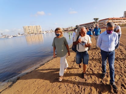 La ministra para la Transición Ecológica y el Reto Demográfico, Teresa Ribera, en su visita al mar Menor, este miércoles.