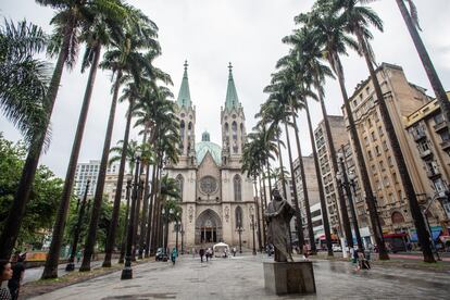 O marco zero de São Paulo estava mudando em 1978. Ganhou, naquele ano, uma estação de metrô e ficou mais moderno. Um nostálgico Adoniran Barbosa fala da novidade: “É o progresso, é o progresso (...) Você está bonita por baixo/
Só indo lá pra ver/Mas não vá sozinho, meu senhor/Que o senhor vai se perder” aconselhava.