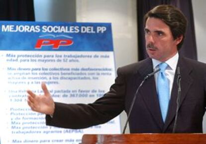 El presidente del Gobierno, José María Aznar, ayer durante la reunión de la junta directiva del PP.