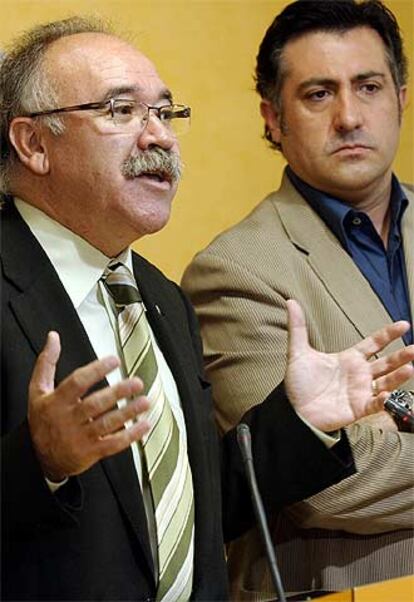 Carod Rovira y Joan Puigcercós explican las razones del <i>no</i> de ERC.