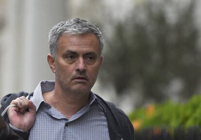 Mourinho, cerca de su casa en Londres.