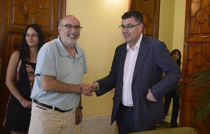 El presidente del Parlamento valenciano, Enric Morera, y el conseller de Transparencia, Manuel Alcaraz. 