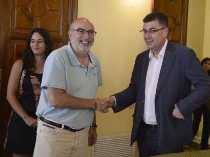 El presidente del Parlamento valenciano, Enric Morera, y el conseller de Transparencia, Manuel Alcaraz. 