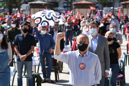 El secretario general de UGT-PV, Ismael Sáez, durante una concentración en la Plaza del Ayuntamiento de Valencia, con motivo del 1 de mayo.