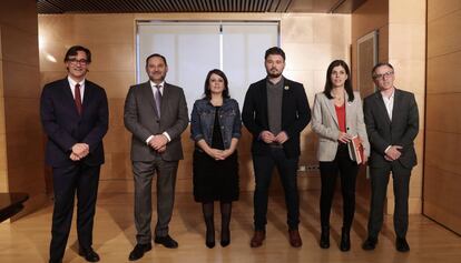 Els equips negociadors del PSOE i ERC, en l'última reunió.