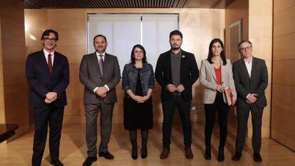 Los equipos negociadores de PSOE y ERC, en la última reunión.
