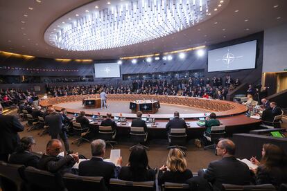  Vista general de la reunión de ministros de la OTAN en la sede de la alianza en Bruselas (Bélgica), este jueves.