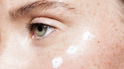 Artículo de EL PAÍS Escaparate sobre contornos de ojos superventas.