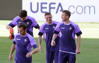 El delantero Joaquín Sánchez, de 34 años, regresa al Betis nueve años después de fichar por el Valencia. Tras cinco años en Mestalla, jugó dos campañas en el Málaga y de ahí partió a la Fiorentina. Los verdiblancos pagan un millón de euros por un jugador que deseaba terminar su carrera en el Benito Villamarín, donde fue y será un ídolo. En la imagen, durante un entrenamiento con su ya exequipo italiano.