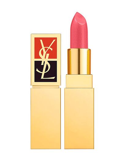 Yves Saint Laurent ha creado una barra que protege los labios de las grietas y el frío al mismo tiempo que les da un color saludable y jugoso. Tiene factor solar 8. (26 euros)