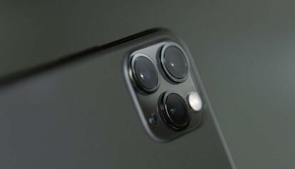 Trasera de un iPhone Pro de Apple