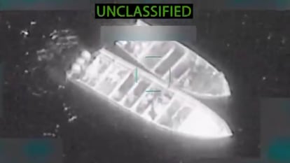 Momento del ataque a una lancha en el océano Pacífico este martes.