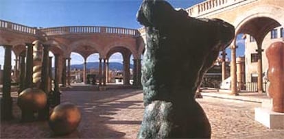Las esculturas son parte del paisaje al aire libre del nuevo Palau March Museu, en Palma de Mallorca.
