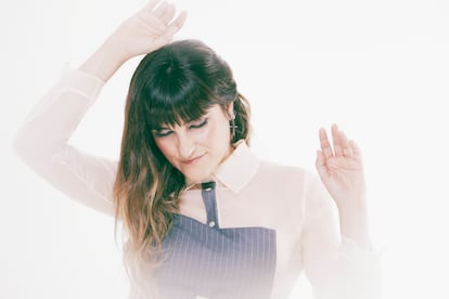 La cantante Rozalén, en una imagen promocional de su último disco, 'El abrazo'.
