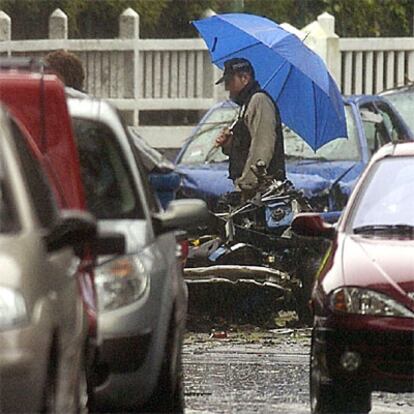 Según informaba poco después de la explosión el Gobierno vasco, el coche, que quedó completamente destrozado, estaba cargado con alrededor de 40 kilos de explosivo. Aunque era una estimación, ya quedaba claro que se trataba de una bomba de mayor potencia que las que había colocado en los meses anteriores, en la campaña de verano y en el puente de la Constitución.