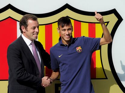 Sandro Rosell presenta a Neymar el pasado 3 de junio de 2013.