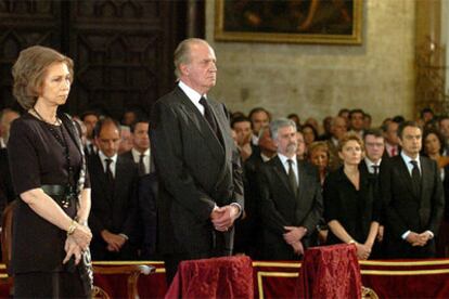 Los Reyes, durante el funeral celebrado en la catedral de Valencia.