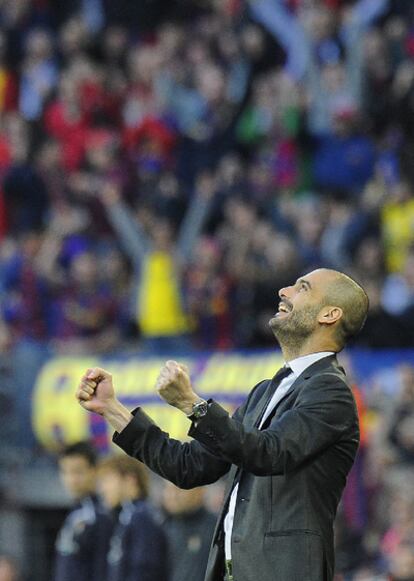 El entrenador del Barcelona celebra la victoria en la Liga.