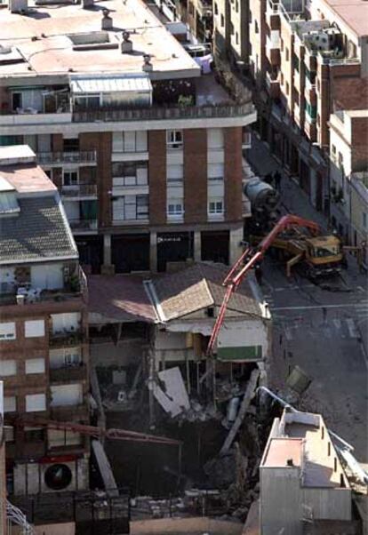 Vista aérea del hundimiento de un edificio en el Carmel.