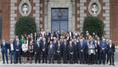 Els guardonats dels Premis Ondas en la foto de família amb l'alcaldessa Barcelona, Ada Colau.