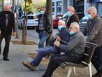 Un grupo de pensionistas en Terrasa (Barcelona).