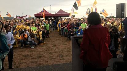 Fotografía del acto celebrado junto a la cárcel de Lledoners publicada en Twitter por el diputado Joan Tardá. 