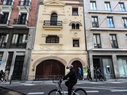 Edificio situado en el número 7 de la calle de Cedaceros.