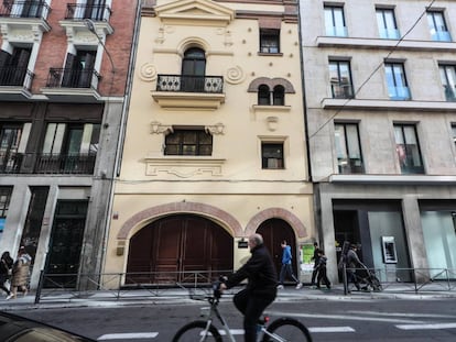 Edificio situado en el n&uacute;mero 7 de la calle de Cedaceros. 