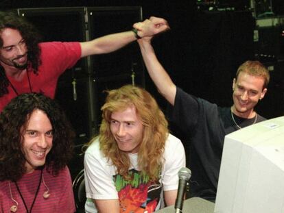 Nick Menza (al fondo), junto a sus compañeros de Megadeth, en 1997.